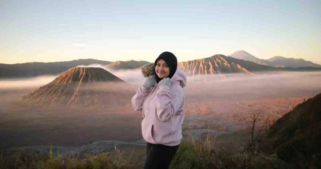 Matahari Terbit di Penanjakan dengan kondisi cuaca cerah