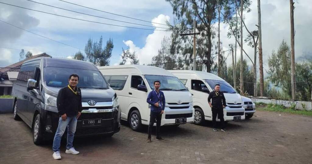 Supir Toyota Hiace Berpengalaman Kawanjelajahtour